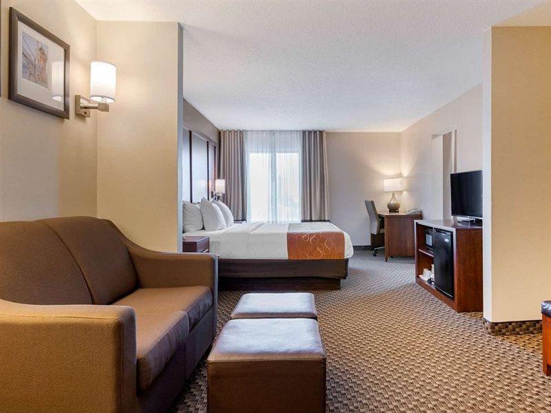 Comfort Suites South Haven Near I-96 Exteriér fotografie