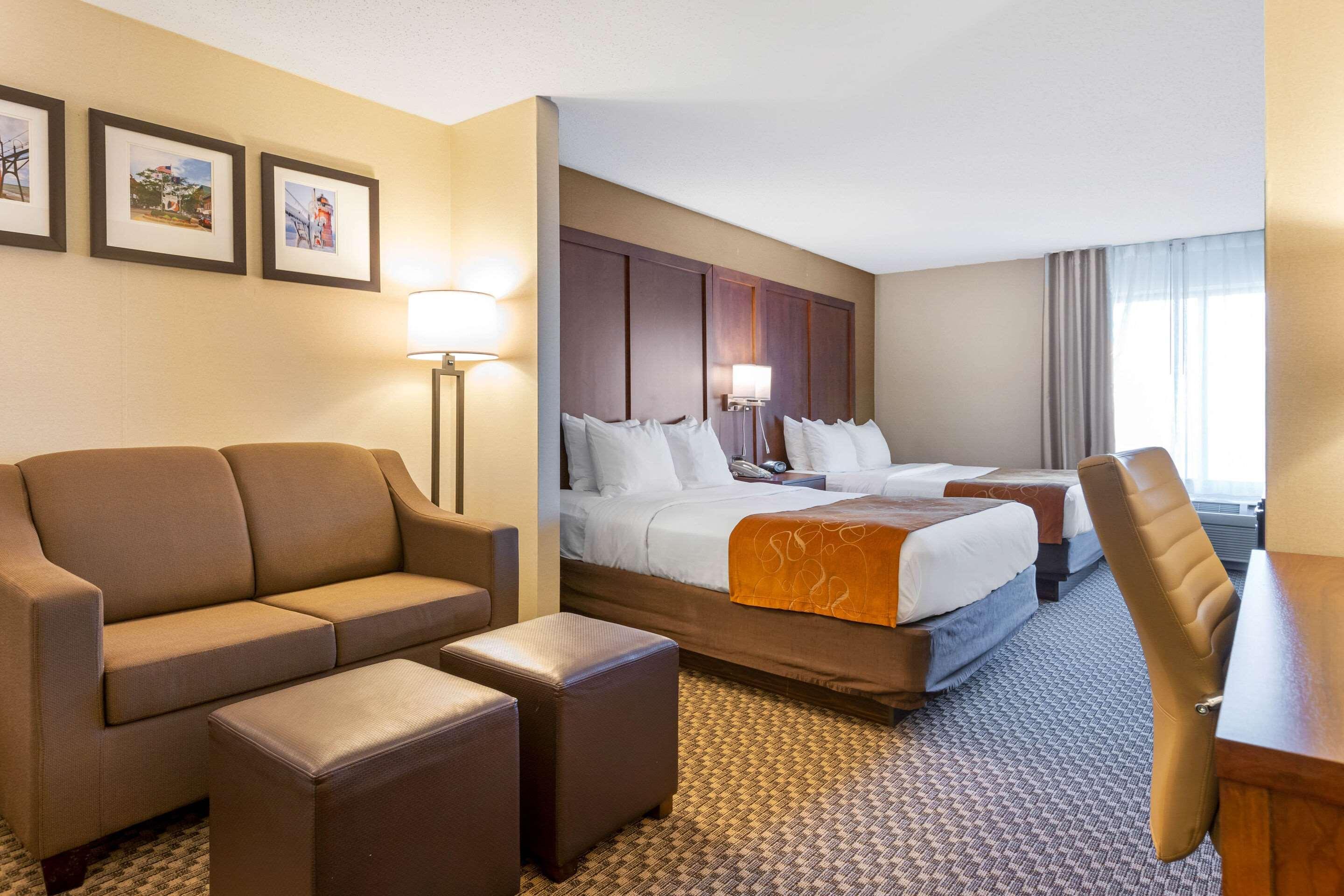 Comfort Suites South Haven Near I-96 Exteriér fotografie