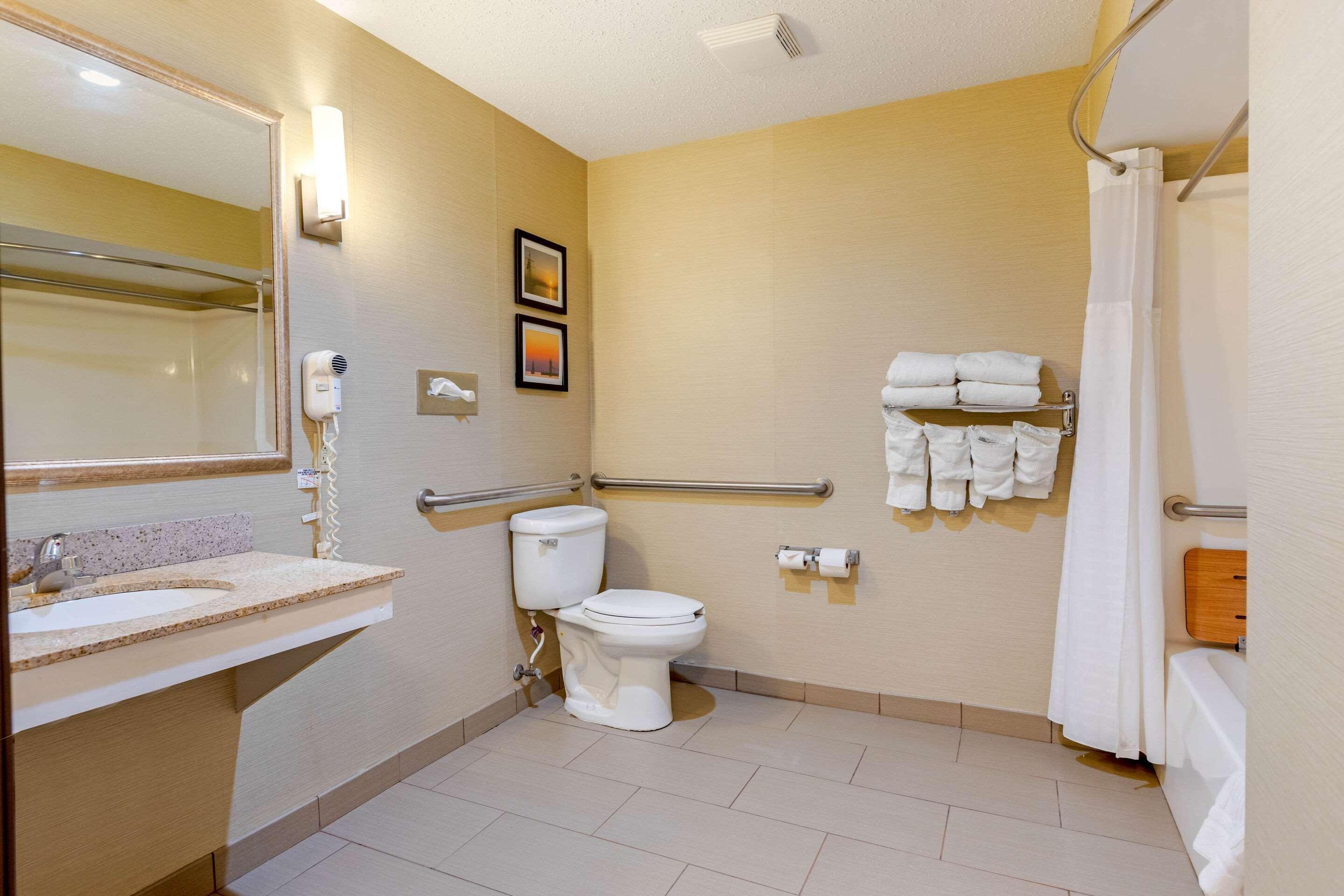 Comfort Suites South Haven Near I-96 Exteriér fotografie