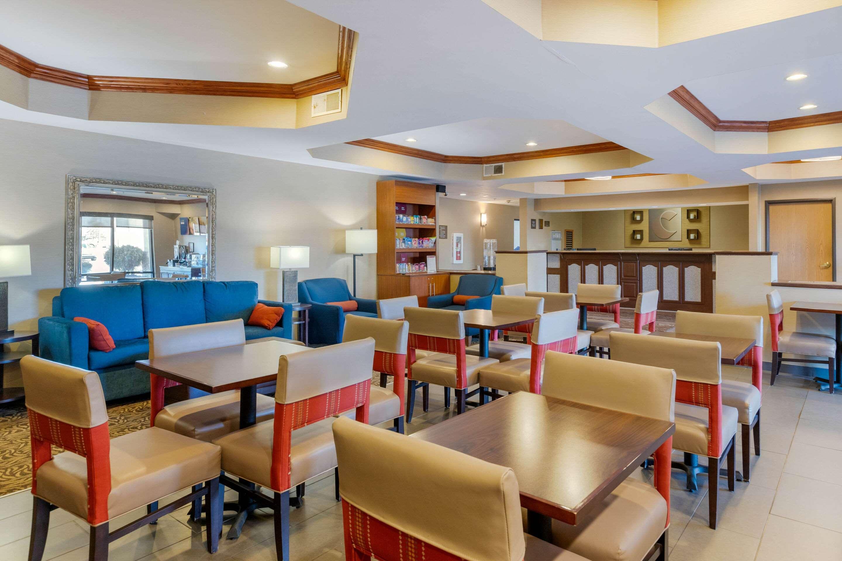Comfort Suites South Haven Near I-96 Exteriér fotografie