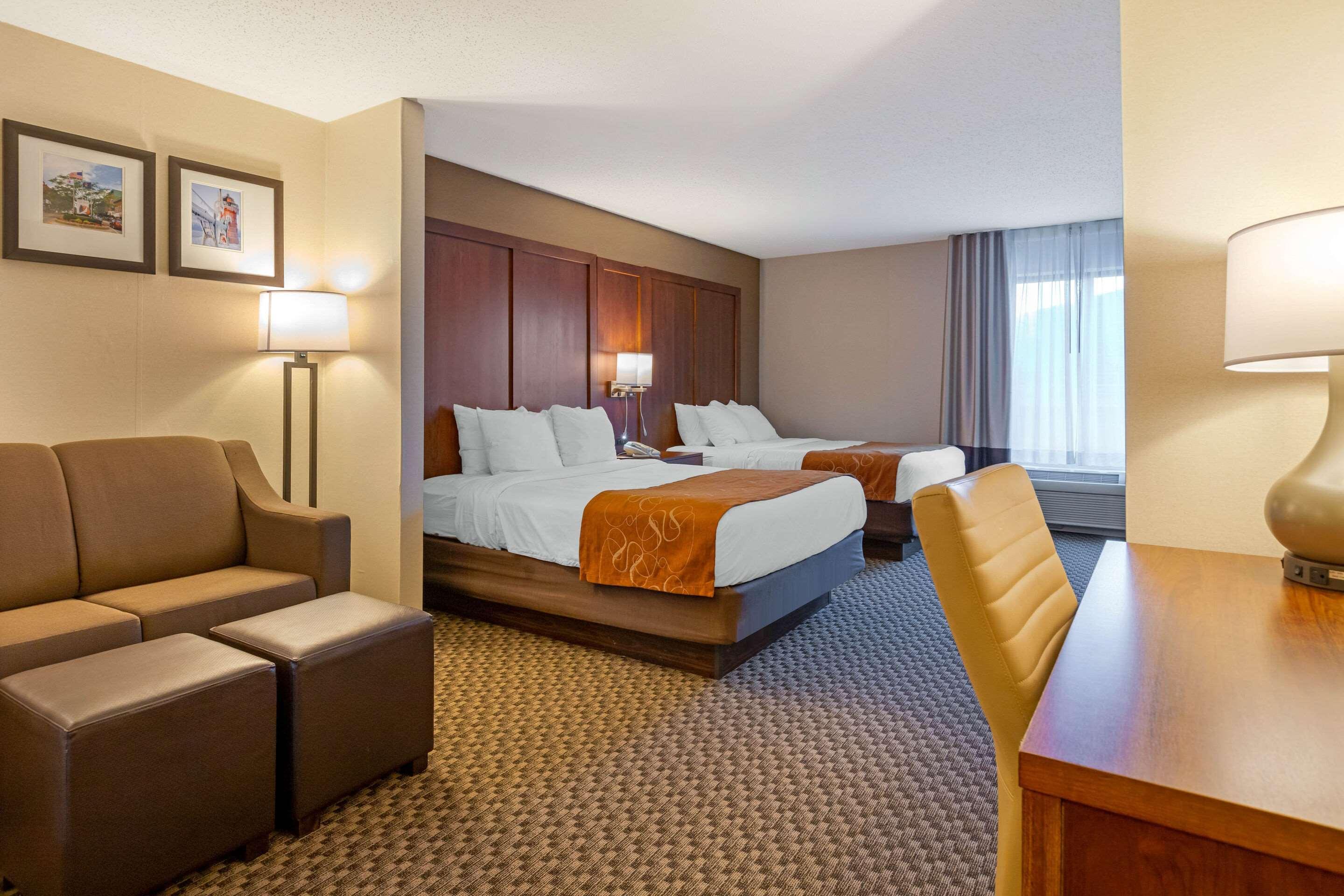 Comfort Suites South Haven Near I-96 Exteriér fotografie